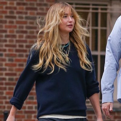 Jennifer Lawrence Goes Full Fall Mode With Her Favorite Bag Trend and a Cozy Sweater