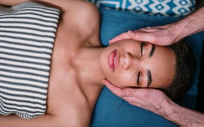 Best blue tansy skincare for acne-prone, sensitive or irritated skin
