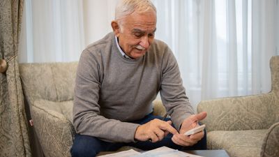 How Much the Average Middle-Class Retiree Spends Monthly at Age 80