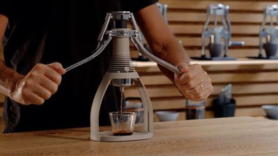 This 'Manual' ROK Espresso Maker Might Be Power-Free, but It Holds Up Against Its High-Tech Competitors