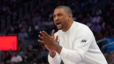Sky Coach Tyler Marsh Ejected After Vehemently Protesting No-Call vs. Sun