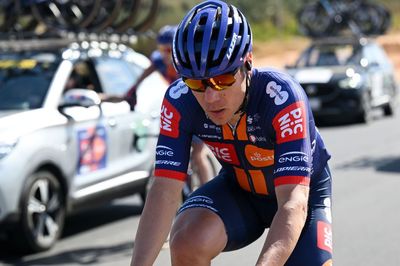 Fabio Jakobsen suffers setback in his return to racing with broken collarbone after crash at the Renewi Tour