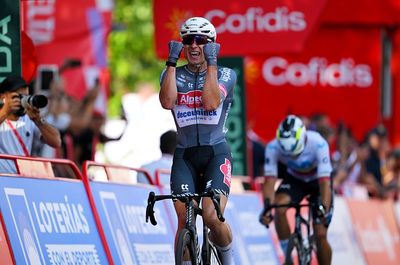 Jasper Philipsen takes Vuelta a España red jersey after sprinting to stage 1 win