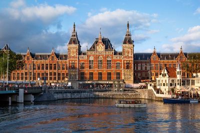Breakfast in Amsterdam, aperitifs in Vienna: how to make the most of your time in Europe’s sleeper train hubs