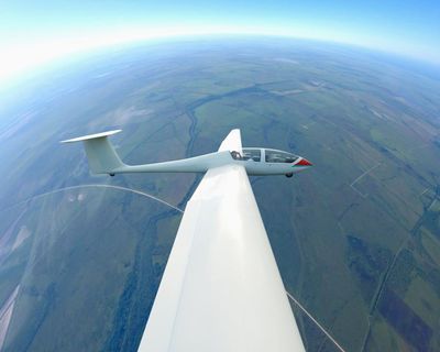 Gliders battle thunderstorms and wildfire smoke at women’s world championship