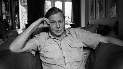 Sir David Attenborough's '90s living room embodies the elegance of heritage design – his arrangement is a masterclass in favoring quality over trends