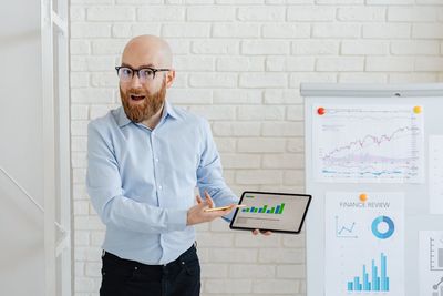 Why Some Financial Gurus Are Leading Men Astray