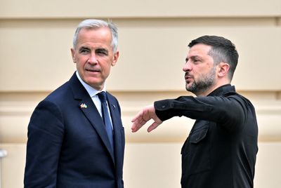 Canada’s Carney meets Zelenskyy, backs security guarantees for Ukraine