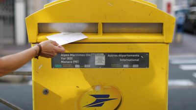 France’s La Poste halts US parcels as Europe pauses for tariff shake-up