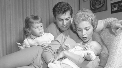 Janet Leigh and Tony Curtis's '50s living room featured the mid-century material designers are still obsessed with – it's utterly timeless