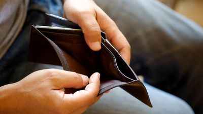5 Terrible Money Habits That Keep People Broke, According to Vincent Chan