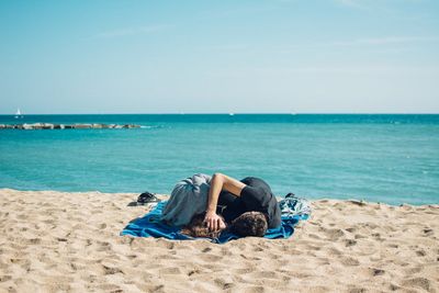 9 Relationship Habits Men Think Are “Helping” But Actually Harm Trust
