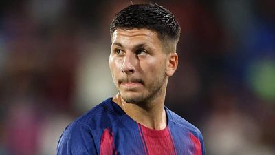 ‘Race Against Time’—Barcelona Risk Losing Summer Signing Before His Official Debut