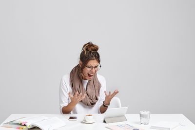 Jobseeker Furious After Rejection Letter Claims 'Rock, Paper, Scissors' Decided Who Got the Job