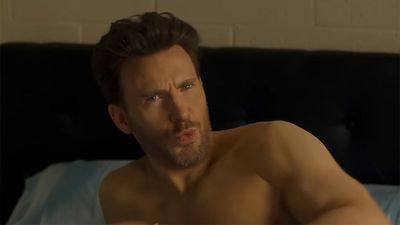Chris Evans Has Lost His Captain America Biceps, And Internet Users Are Losing Their Minds Over It