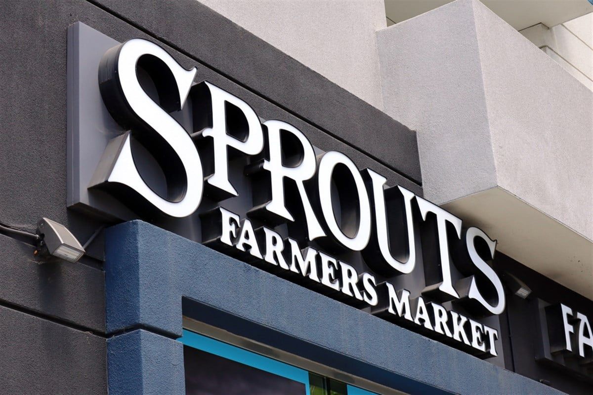 🌍STOCK REPORT:  **"Sprouts Farmers Market: Buyback Azionari e Ritorno sugli Investimenti, un Segnale di Ottimismo per il Futuro"**