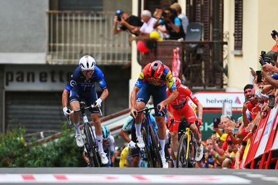 David Gaudu foils Lidl-Trek to win stage 3 of Vuelta a España