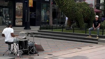 “Who wants to tell him?”: The busking drummer who unknowingly performed a Chili Peppers song in front of Chad Smith