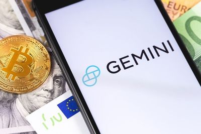 4% XRP Rewards Gets Brad Garlinghouse Tease, Ripple CEO Shows Off Gemini Credit Card: Tyler Winklevoss Jokes There's A Whale Limit On That