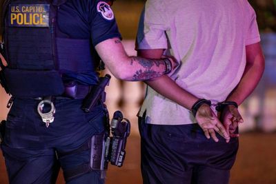 Trump signs executive order to eliminate cashless bail in Washington