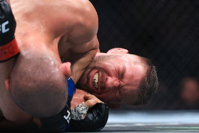 Dricus Du Plessis breaks silence on devastating UFC title loss to Khamzat Chimaev