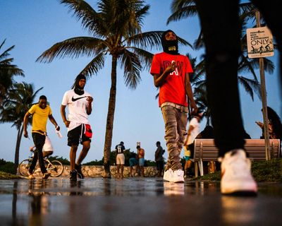 False War by Carlos Manuel Álvarez review – a new vision of migration