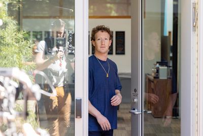 Mark Zuckerberg gifted noise-canceling headphones to his Palo Alto neighbors because of the non-stop construction around his 11 homes