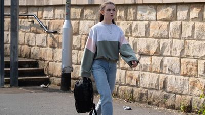 Emmerdale spoilers: WHO threatens April with a knife during a drugs drop-off?
