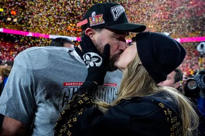 Taylor Swift and Travis Kelce announce engagement on social media
