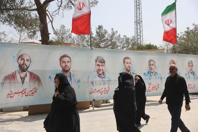 Iran warns European powers of consequences for sanctions at nuclear talks