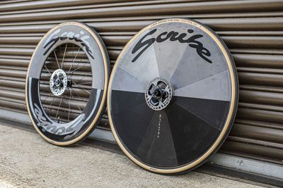 Are these the wheels to help me break the 19-minute 10-mile time trial barrier? I reviewed the Scribe Tempus Disc/100 wheels to find out