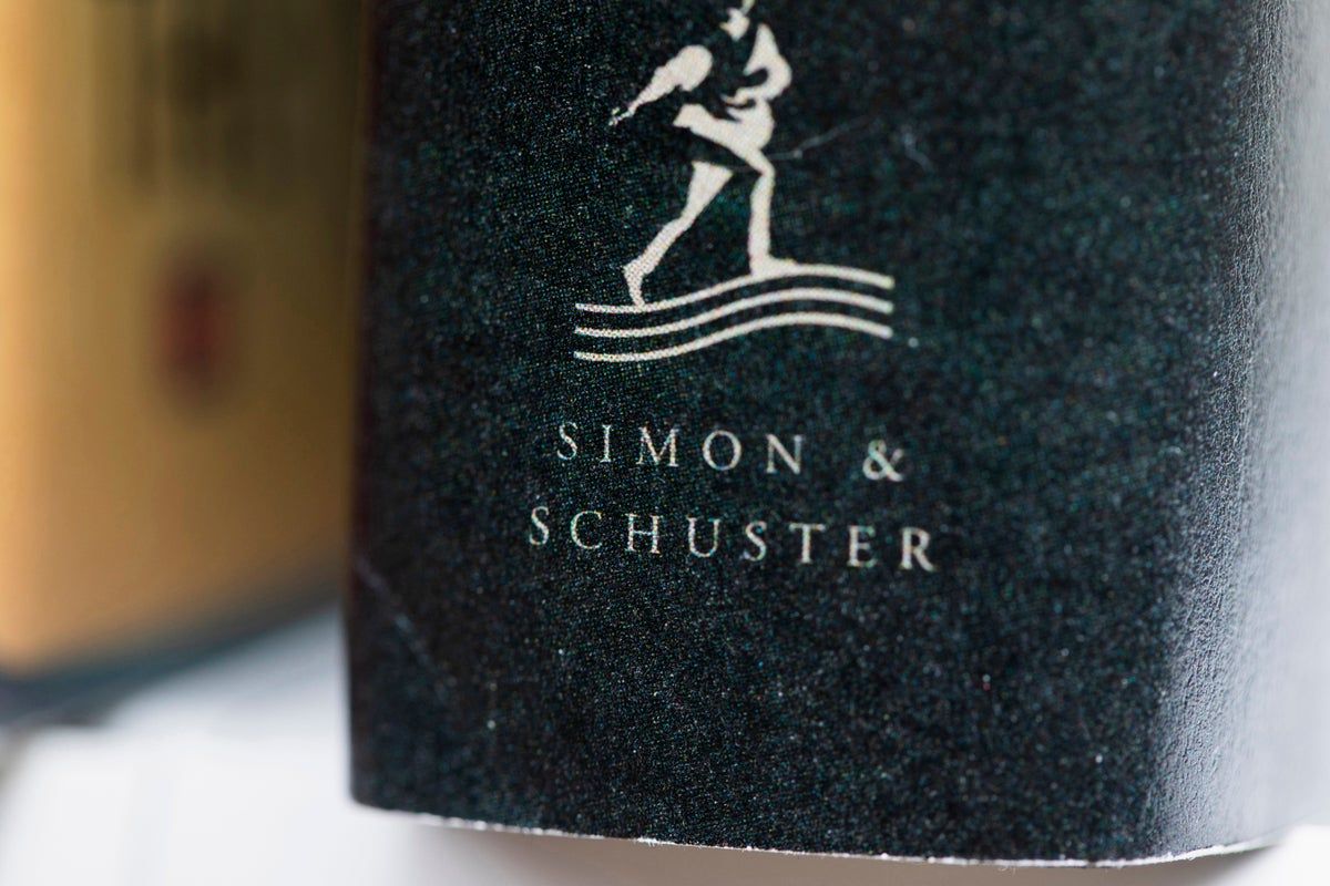 Simon & Schuster CEO Jonathan Karp steps down to…