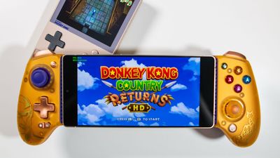 How does the Samsung Galaxy S25 handle audio during gaming?