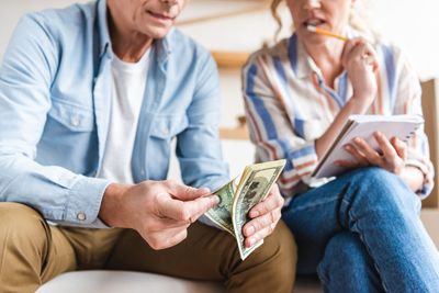 9 Financial “Favors” to Family That Often Backfire