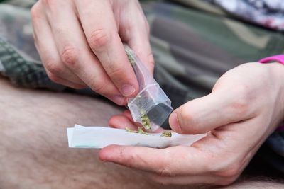 Using cannabis for pain, anxiety or depression ‘could increase paranoia risk’