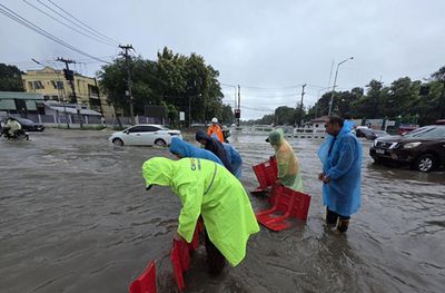 Chiang Mai roads flooded as storm Kajiki enters Thailand