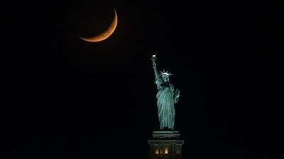 Don't miss the crescent moon meet up with blue star Spica tonight
