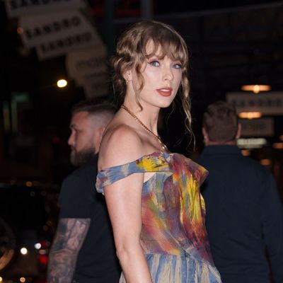Taylor Swift’s Engagement Manicure Is Surprisingly Minimal