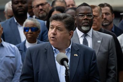 Illinois governor hits back after Trump mocks his weight: ‘It takes one to know one’
