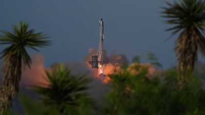 SpaceX pulls off Starship rocket launch, deploying dummy satellites into space