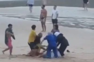 Foreign tourists attack lifeguard, pay 200,000 baht compensation