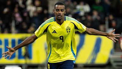 Alexander Isak Return Confirmed Amid Newcastle Standoff