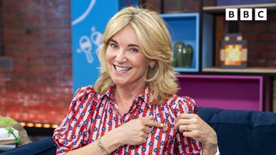 Anthea Turner joins Queen Elizabeth and David Attenborough in receiving Gold Blue Peter badge