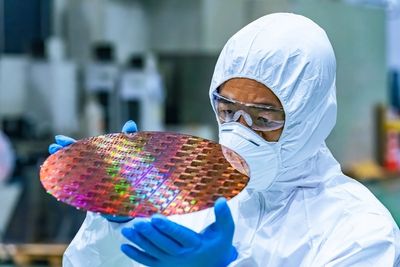 Photronics Sees Bright Outlook As CEO Emphasizes Focus On Efficiency And Growth