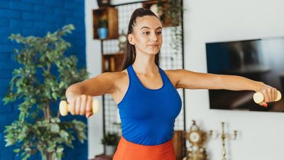 Build strong and injury-resistant shoulders with this trainer’s three-move dumbbell finisher