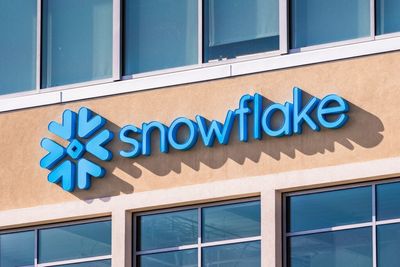 Snowflake Stock Rises Ahead Of Q2 Earnings Report