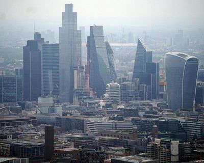 Confidence in UK services sector falls amid rising costs and weak demand
