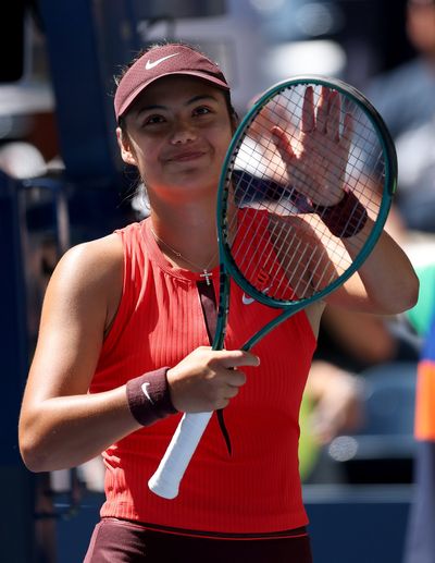 US Open: Emma Raducanu races into third round with dominant display