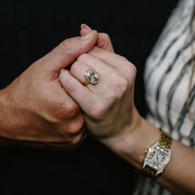 A Jewellery Expert Weighs in On What Makes Taylor Swift’s Engagement Ring So Incredibly Special