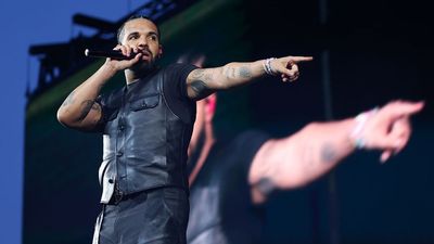 31yo woman smashes up Drake’s NYC store with hammer, tries to set it on fire